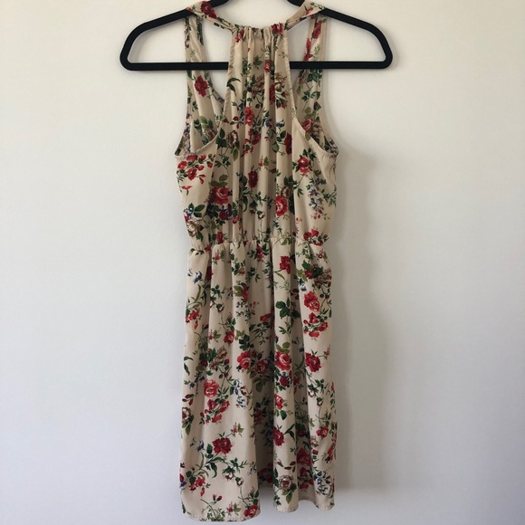 Adorable Floral Shift Dress - Picture 4 of 5